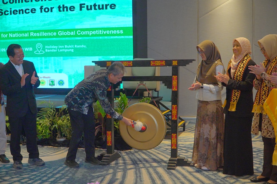 You are currently viewing ICSSF Fakultas Sains Itera Dorong Kolaborasi Riset dan Teknologi