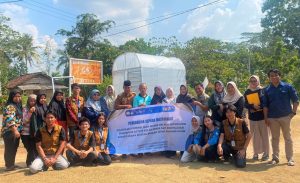 Read more about the article Dosen Itera Terapkan Teknologi Active Solar Dryer pada Produksi Kerupuk Ikan Wader di Tiyuh Gunung Katun