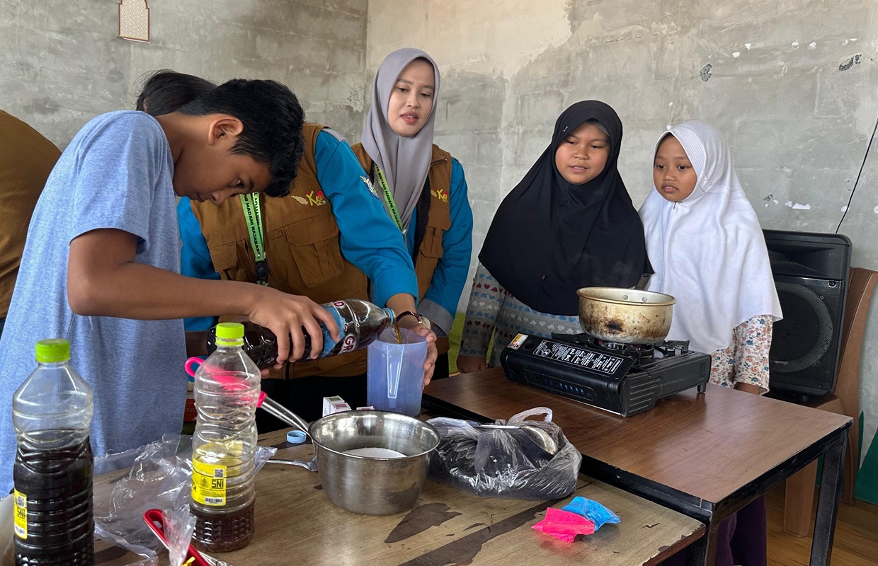 You are currently viewing Prodi Teknologi Industri Pertanian Itera Ajarkan Cara Mengolah Minyak Jelantah Jadi Sabun