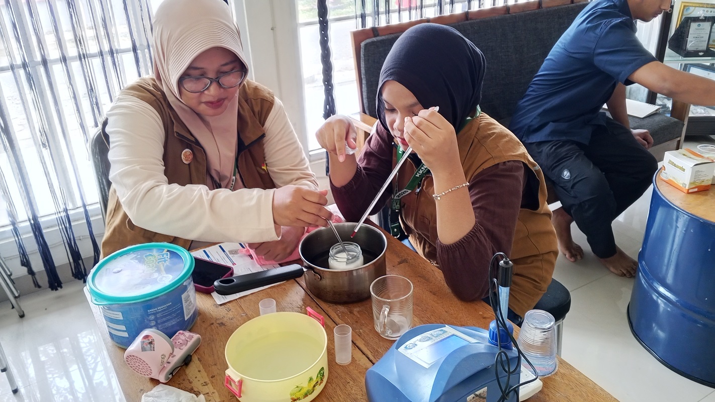 You are currently viewing Prodi Teknologi Pangan Itera Kenalkan Sistem Kontrol Mutu Susu Kambing