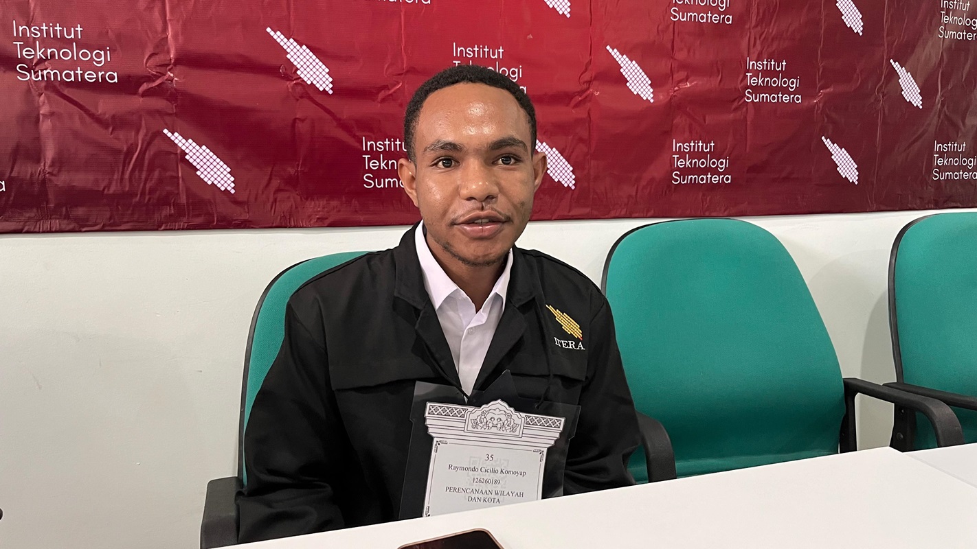 You are currently viewing Cerita Raymondo Cicilio dan Muhammad Adib Zuhdi, Mahasiswa Baru Terjauh dan Termuda di Itera