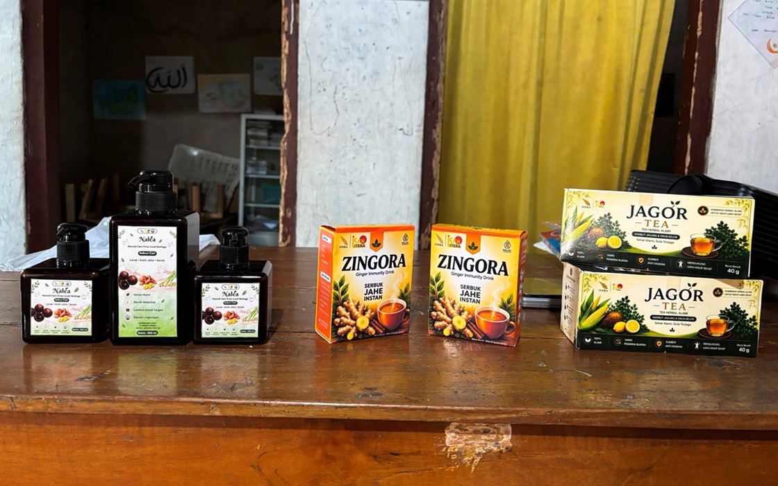You are currently viewing Tim PkM Itera Kenalkan Inovasi Teh Herbal dari Olahan Rambut Jagung dan Kelor