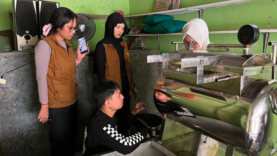You are currently viewing Keripik Pisang Lampung Naik Kelas, Itera Kenalkan Vacuum Frying untuk Tingkatkan Kualitas Penggorengan