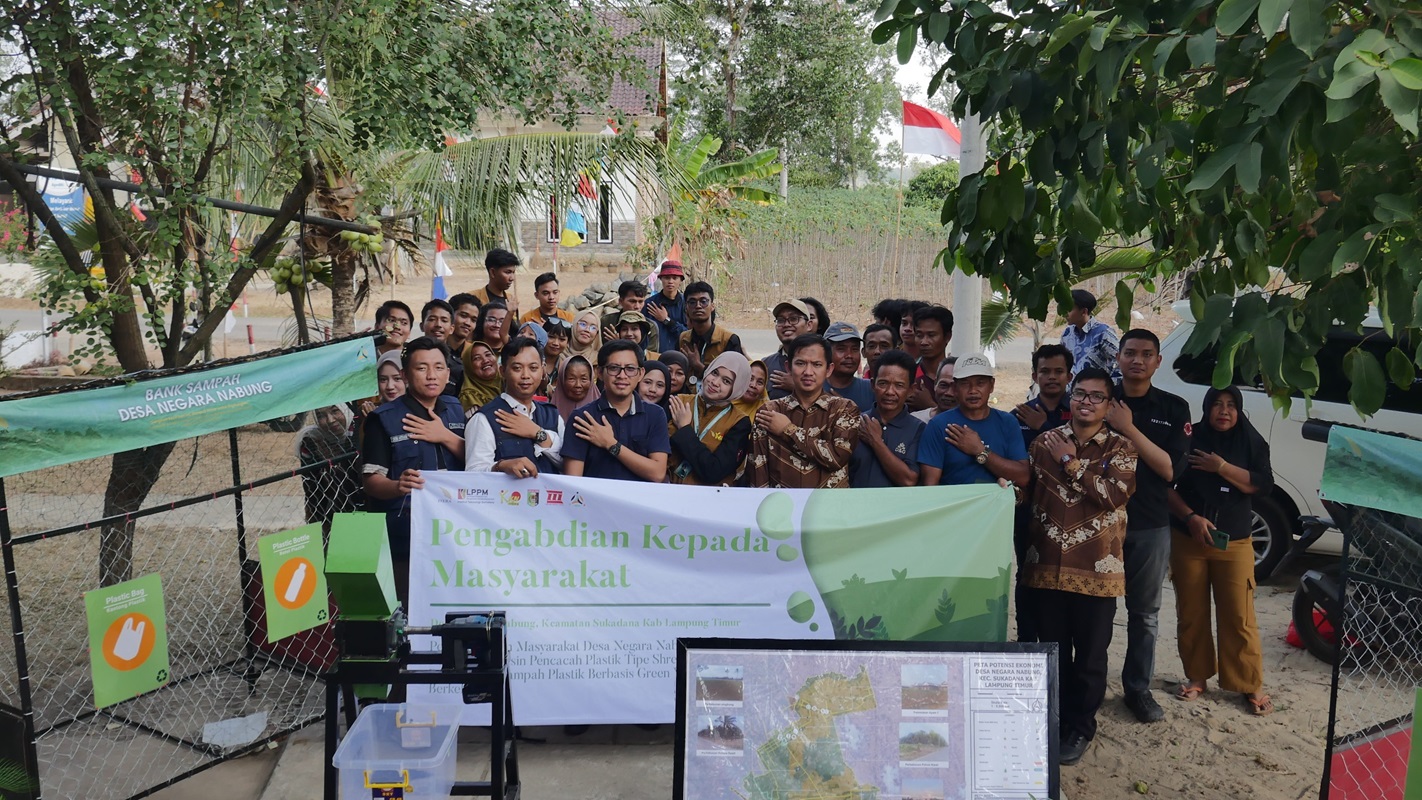 You are currently viewing Atasi Masalah Sampah, Tim Itera Kenalkan Mesin Pencacah Plastik di Desa Negara Nabung   