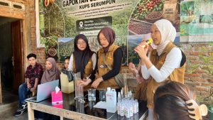 Read more about the article Prodi Rekayasa Kosmetik Itera Latih Petani Olah Hidrosol Daun Pala Jadi Produk Perawatan Rambut