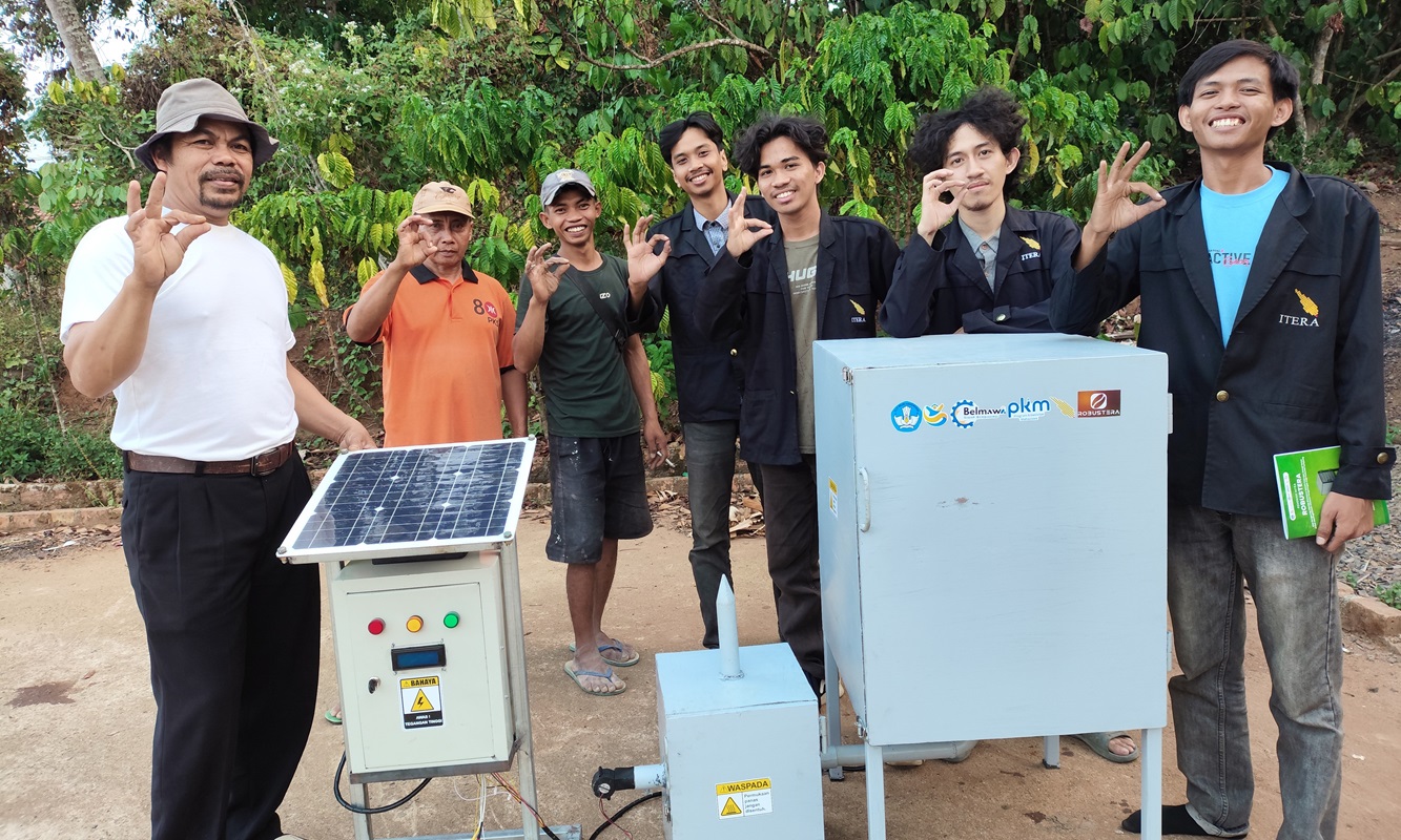 You are currently viewing Mahasiswa Itera Kembangkan Pengering Kopi Hibrida Berbasis Biomassa dan Energi Surya