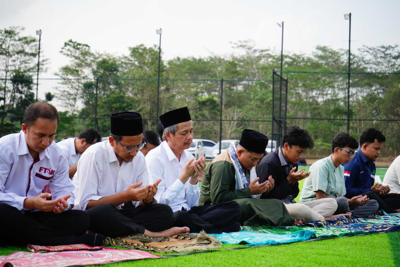 You are currently viewing Sivitas Akademika Itera Gelar Sholat Istisqa