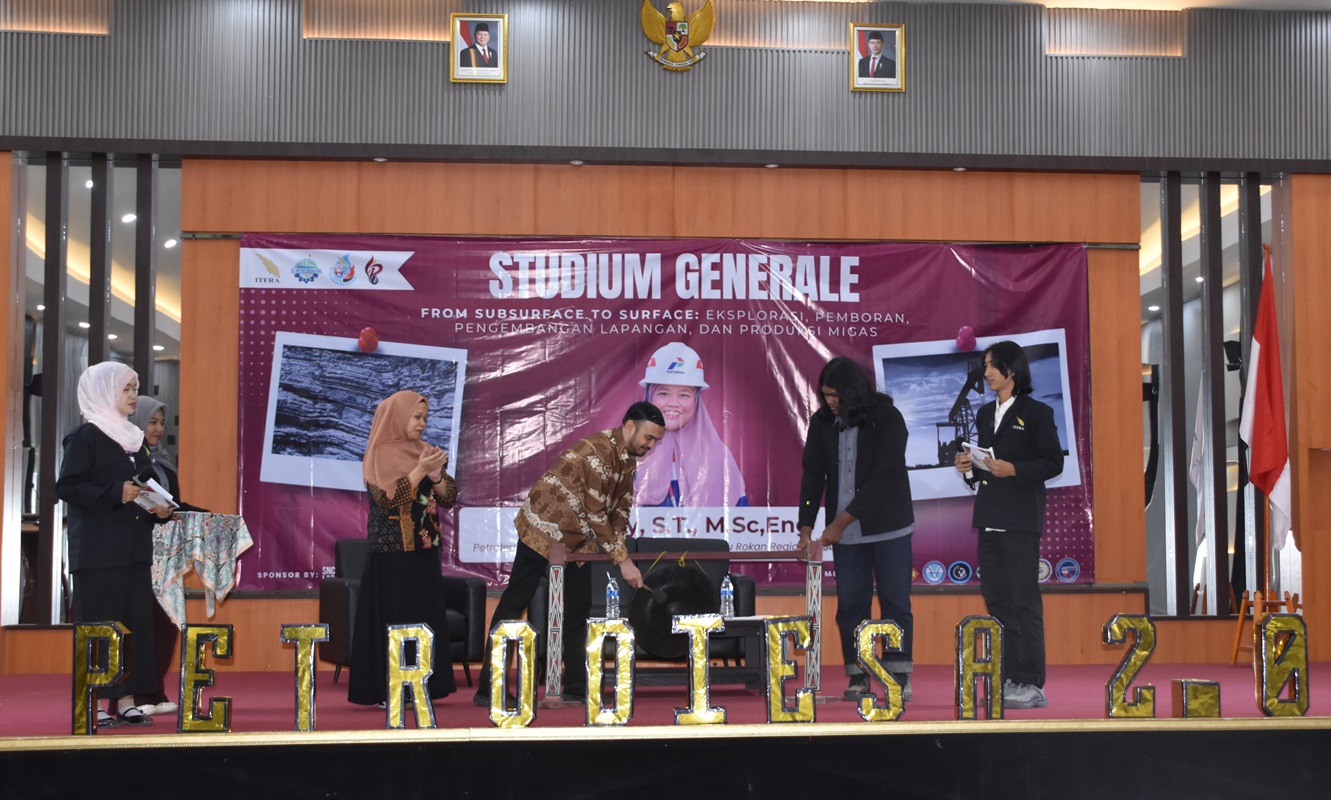 You are currently viewing Studium Generale Rekayasa Migas Itera Ulas Perjalanan Energi dari Perut Bumi hingga Produksi