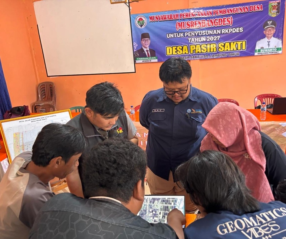 You are currently viewing Dosen Itera Petakan Banjir Rob dan Jalur Evakuasi Bersama Warga Pasir Sakti
