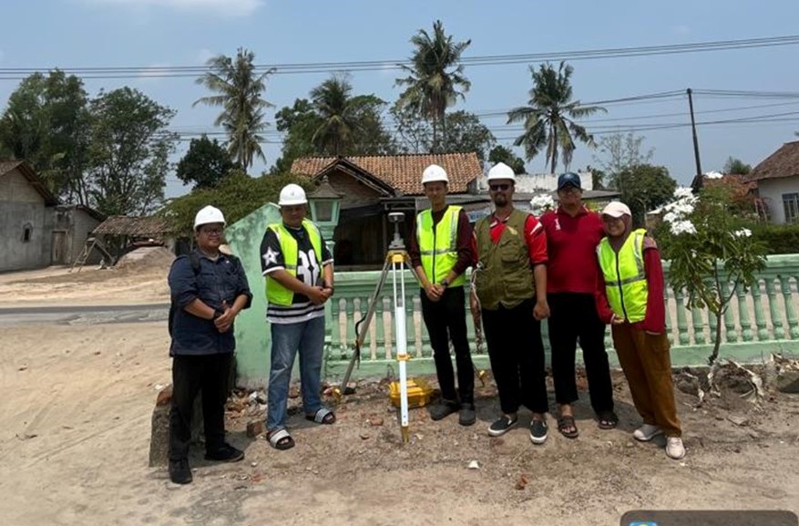 You are currently viewing Pantau Pergerakan Lempeng Tektonik, Dosen Itera Identifikasi Lokasi Pengamatan GNSS di Lampung Timur